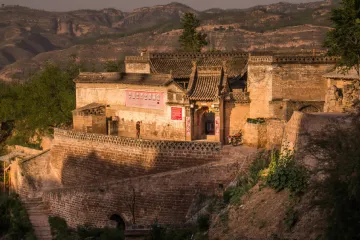 Čínský Hobitín dodnes hlídá černý drak