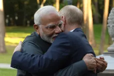 Módí objímal Putina. Jde o ropu, zbraně i vztahy s Čínou