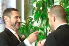Švýcaři v referendu podpořili sňatky párů stejného pohlaví