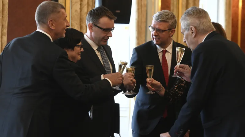Přípitek po jmenování nových ministrů a vicepremiérů
