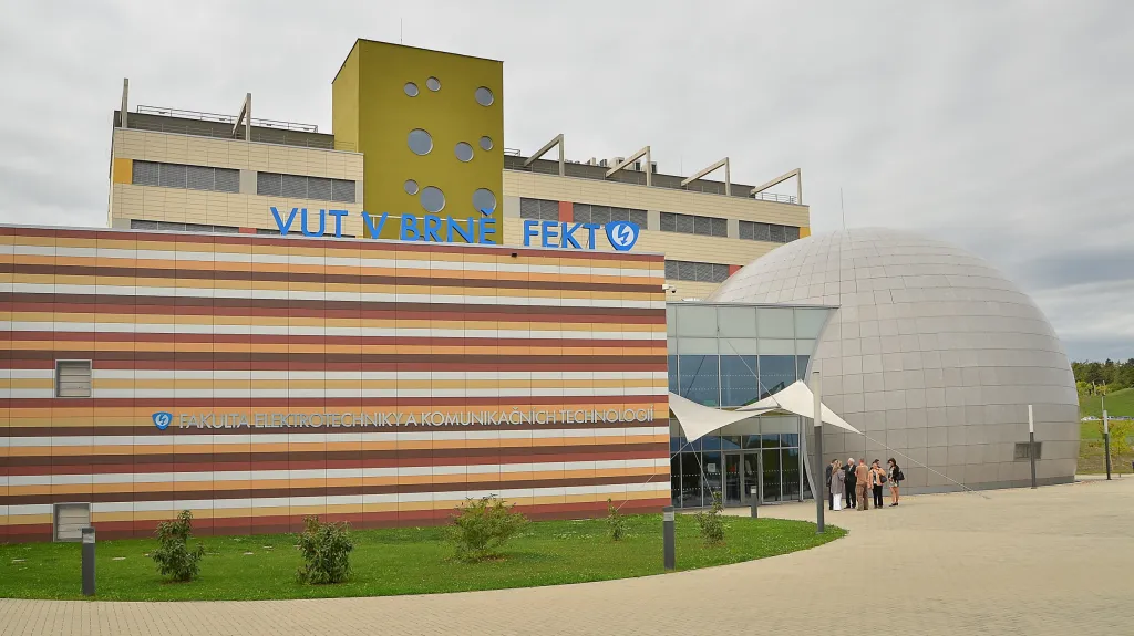 Budova fakulty elektrotechniky a komunikačních technologií VUT v Brně