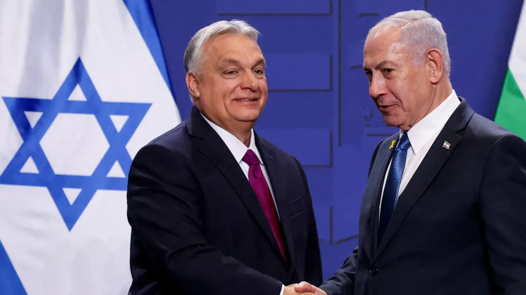 Maďarský premiér Viktor Orbán a jeho izraelský protějšek Benjamin Netanjahu (zleva)
