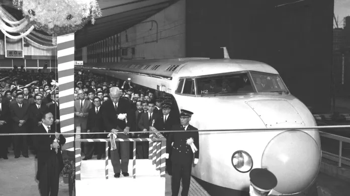 První šinkanzen vyjel 1. října 1964