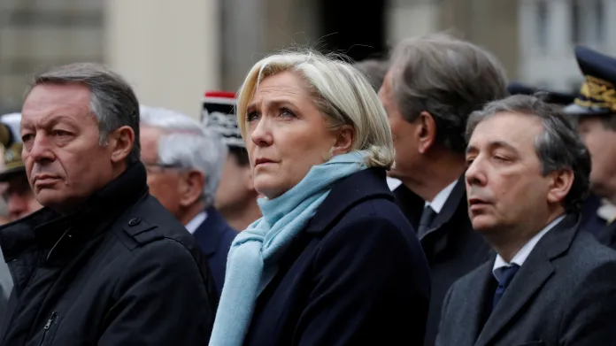 Památku policisty přišla uctít také Marine Le Penová