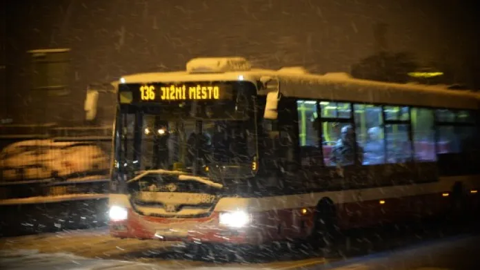Sníh zkomplikoval pražskou dopravu,  Autor: Michal Doležal,  Zdroj: ČTK