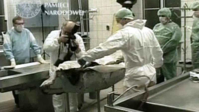 Zkoumání ostatků generála Sikorského