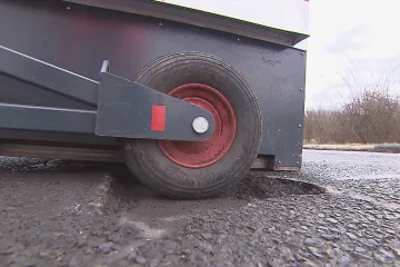 S opravou silnic pomáhají i mikrovlny