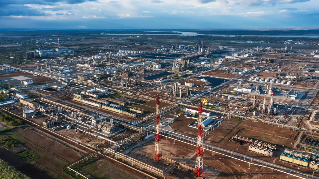 Ilustrační foto - rafinerie společnosti Lukoil ve Volgogradu (snímek z dubna 2022)