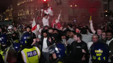 Fanoušci anglického týmu po prohraném zápasu na fotbalovém Euru