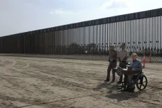 Texas staví zeď na hranici s Mexikem. Tvrdí, že federální vláda nedělá dost proti nelegální migraci