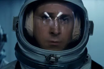 Hvězdný Ryan Gosling jako astronaut Neil Armstrong pošle Benátky do vesmíru