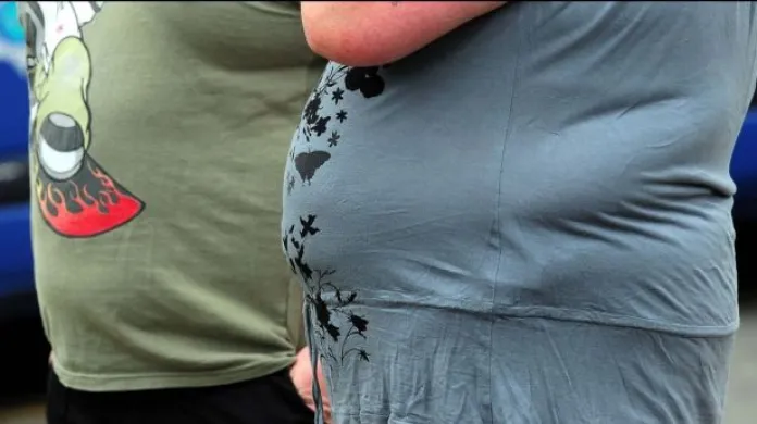Horizont ČT24 o narůstajícím počtu obézních lidí