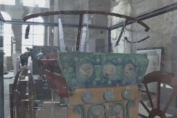 Vystavený antický kočár zdobil před výbuchem sopky pompejské ulice
