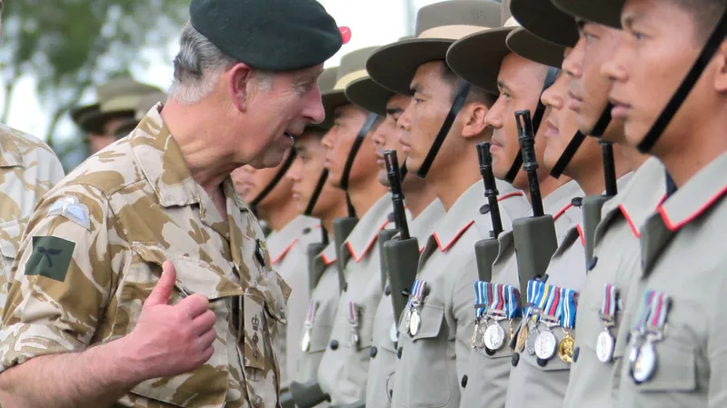 Princ Charles s Gurkhy