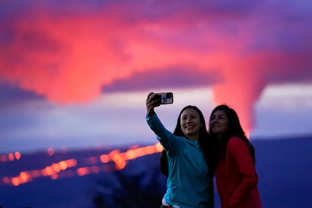 Krajina zalitá plameny. Na Havaji se probudila sopka Mauna Loa