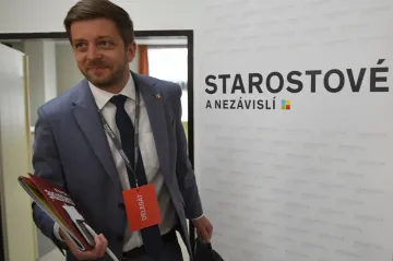 Z učitele němčiny hvězdou komunální politiky. Rakušan začal kariéru jako nestraník