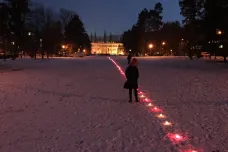 Palacha si Zlín připomíná stovkami svíček, řetěz se táhne půl kilometru
