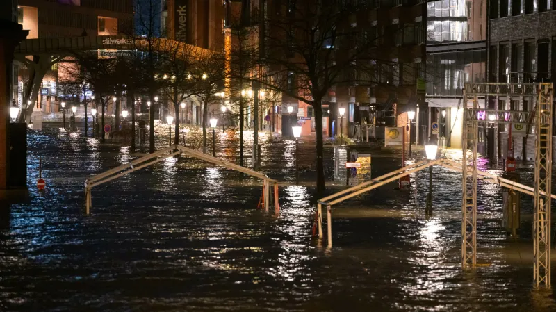 Zvednutá hladina Labe v Hamburku