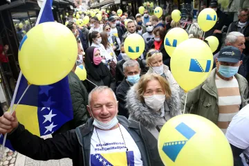 Dayton ukončil válku, funkční stát ale nezajistil. I po 25 letech zůstává Bosna rukojmím nacionalistů