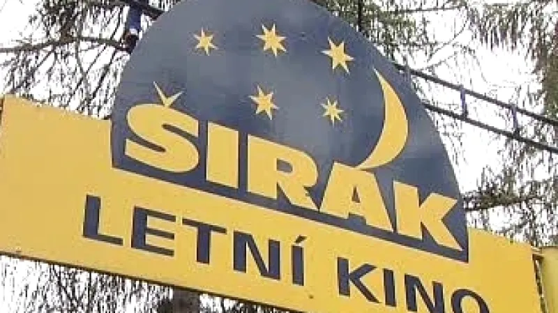 Hradecké kino, ve kterém měl proběhnout mítink Dělnické strany.