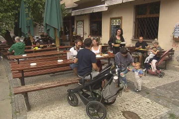 Letní počasí pomáhá restauracím k větším tržbám, chybí ale zahraniční turisté 