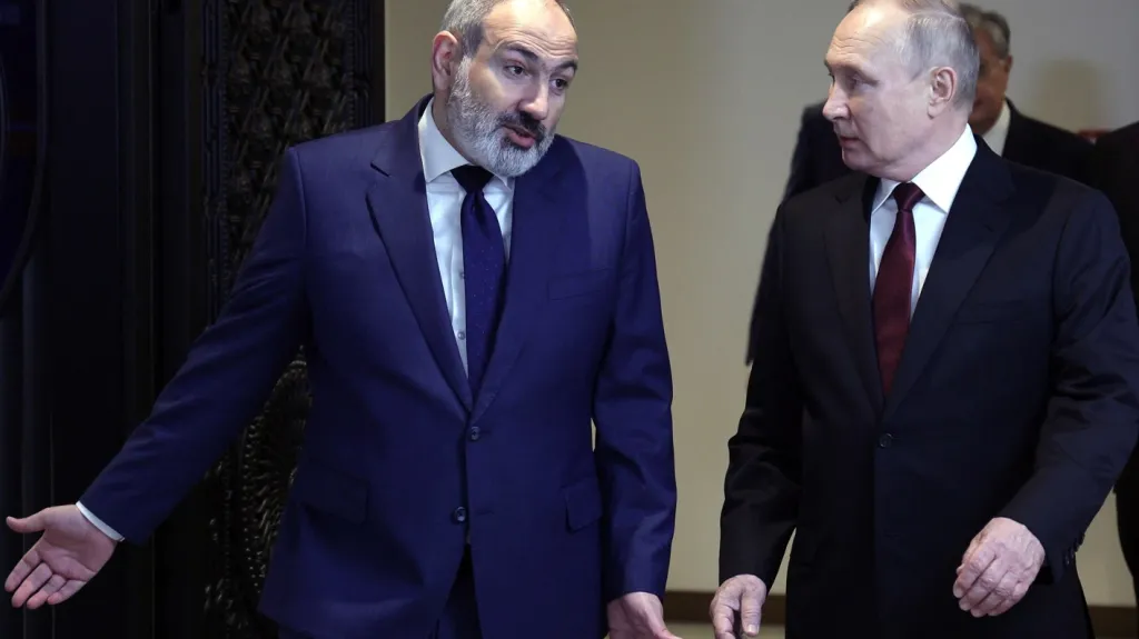 Arménský premiér Nikol Pašinjan a ruský prezident Vladimir Putin (2022)