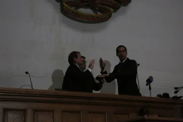 Venezuelský parlament má dva předsedy. Vůdce opozice Guaidó složil potmě přísahu