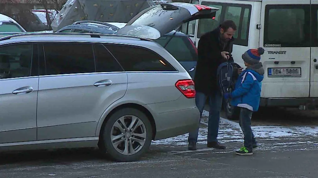 Systém Kiss and Ride pomůže s nedostatkem míst u škol