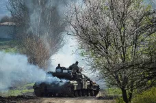Líté boje o Bachmut pokračují. Ruská armáda zlepšila spolupráci s wagnerovci