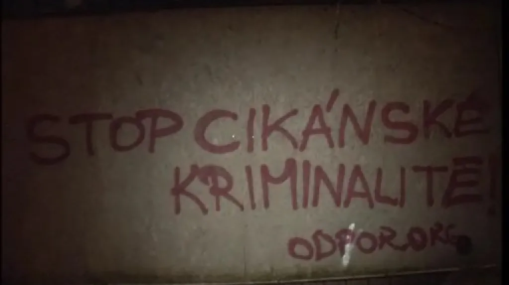 Rasistická hesla od neznámých vandalů v Brně