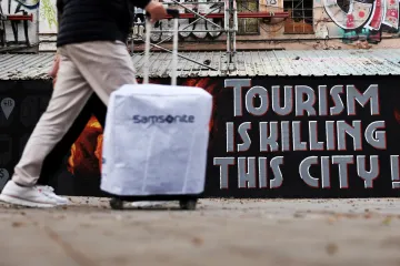 Přeplněné Benátky, drahá Barcelona. Evropa bojuje s overturismem