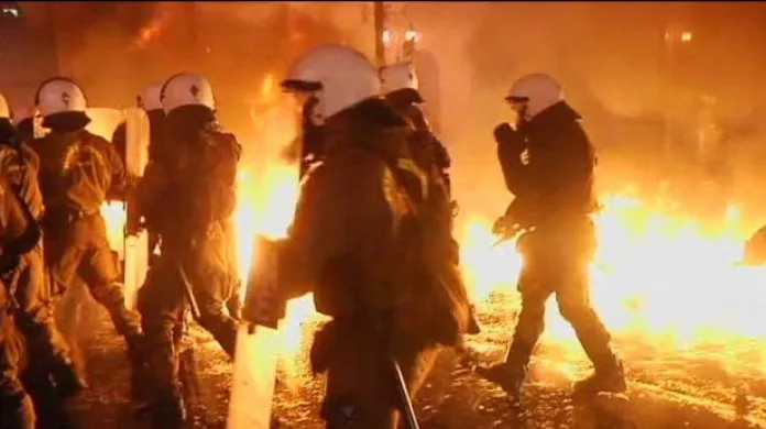 Stávka v Řecku vyvrcholila před budovou parlamentu