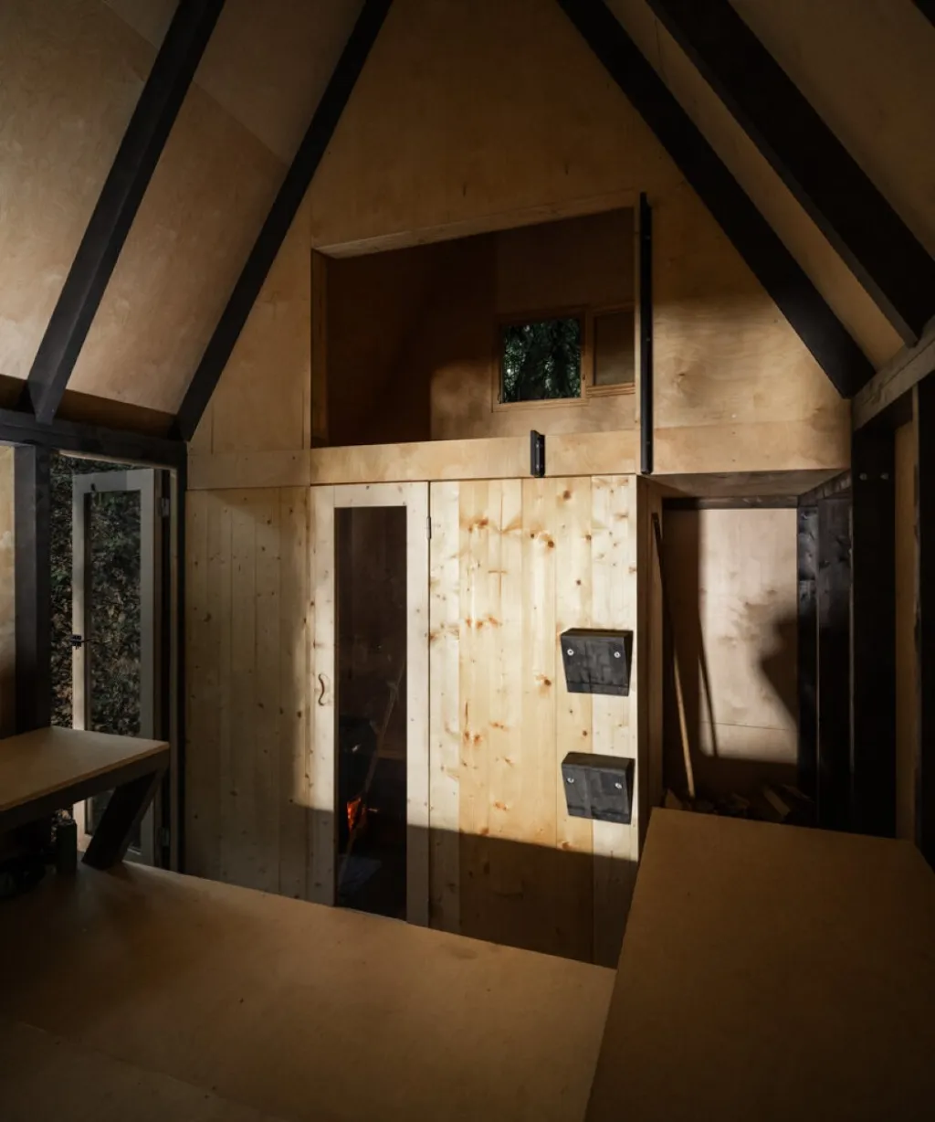 Architektonický design, drobná architektura a výtvarné dílo v architektuře: Rošťák. Autoři: Jan Tyrpekl, Adam Ulrich, Jaroslav Kejř, Jan Hyk