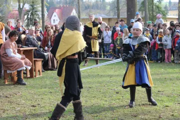 Mladí šermíři zahájili v Hostinném novou sezónu