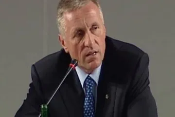 Topolánek o termínu přechodu na euro mluvit nechce, Klaus je proti brzkému přijetí