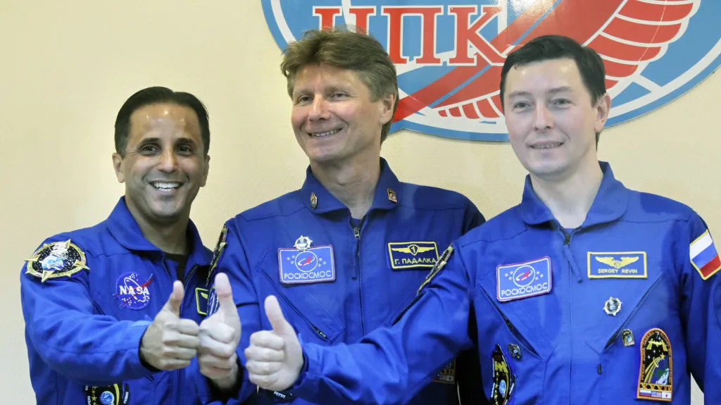 Joseph Acabae, Gennadij Padalka a Sergej Revin