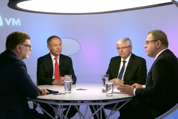 Sankce vrátí Rusko o 20 let zpět, říká Rusnok. Podle Švejnara si Evropa může dovolit ještě tvrdší postup