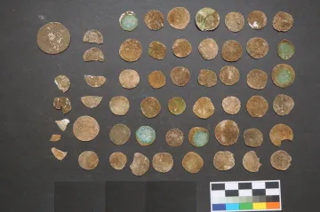 Amatérský hledač pokladů našel na Blanensku 50 stříbrných mincí