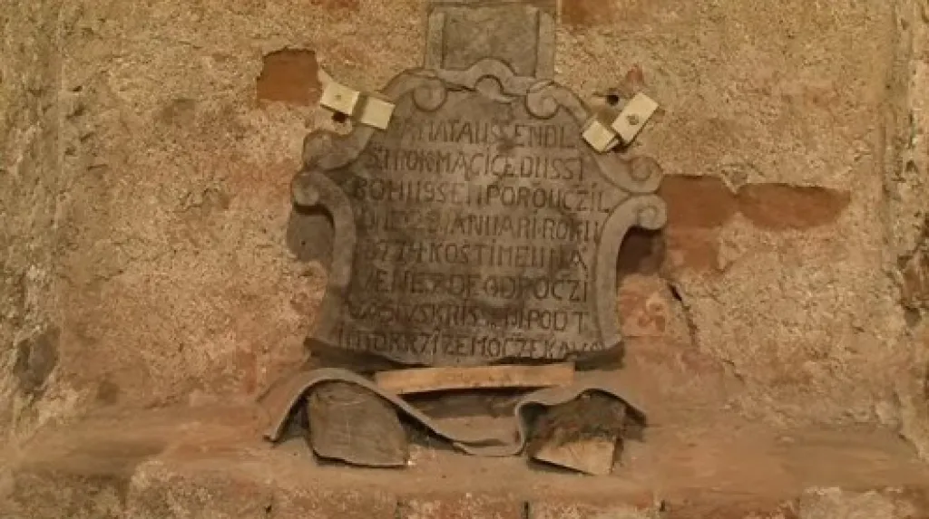 Náhrobky v lapidáriu zámku v Lysicích