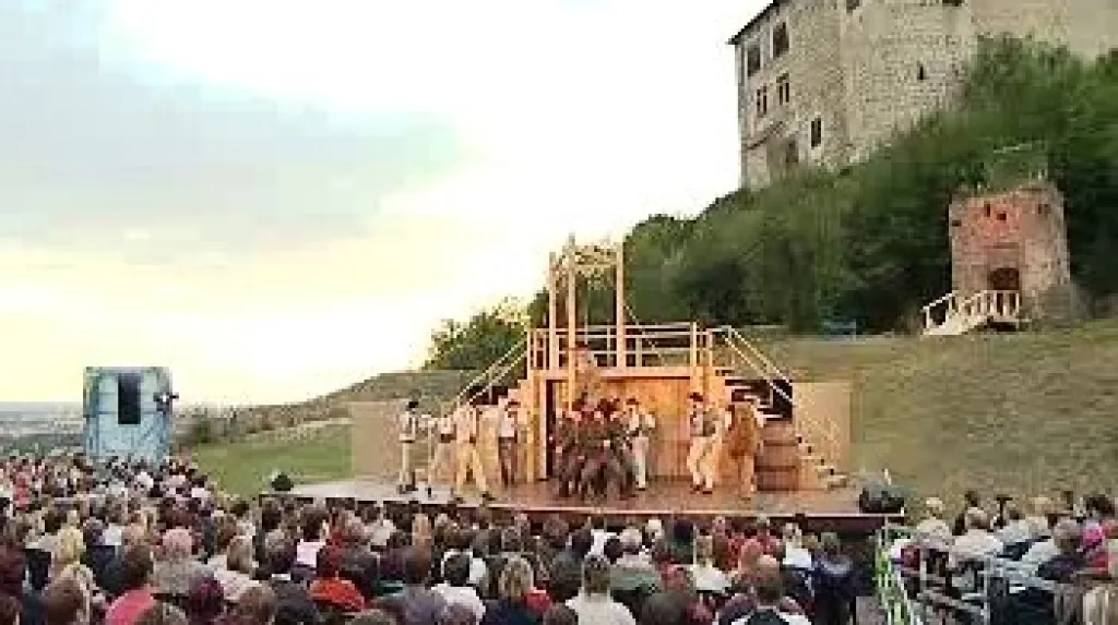 Venkovní divadelní scéna