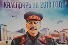 Stalinův kult přežívá i 65 let po jeho smrti. V Jekatěrinburgu diktátor zdobí kalendář