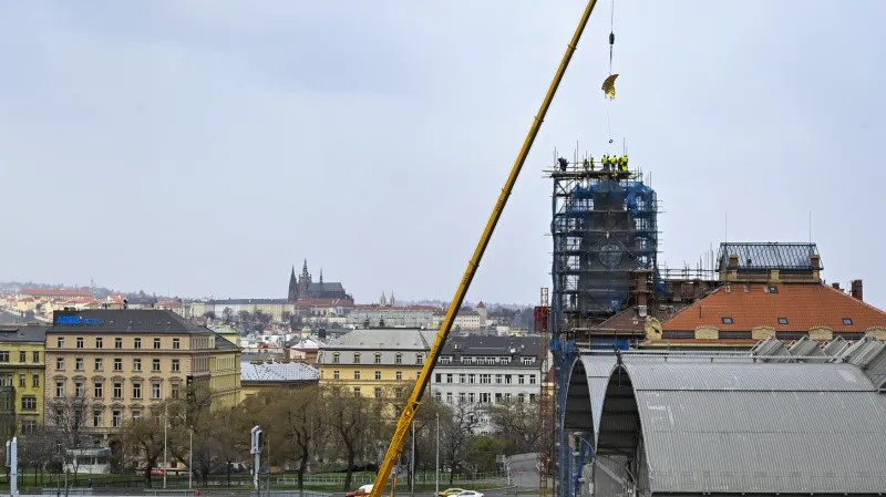 Návrat křídel na sochu okřídleného kola