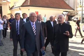 Klaus a jih Moravy: summit, válka s justicí i pohřeb v divadle