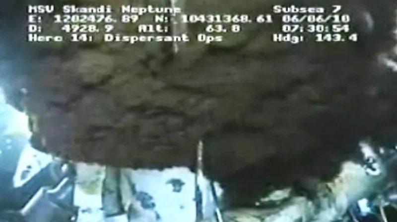 Únik ropy z poškozeného vrtu