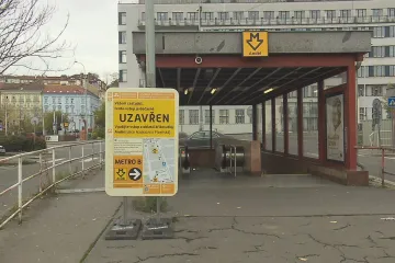Z autobusu do metra cestující Na Knížecí nepřestoupí. Po 35 letech provozu začala rekonstrukce vestibulu
