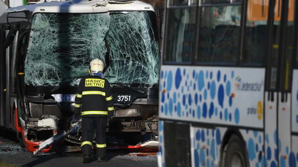 Dopravní nehoda autobusů na pražském Chodově
