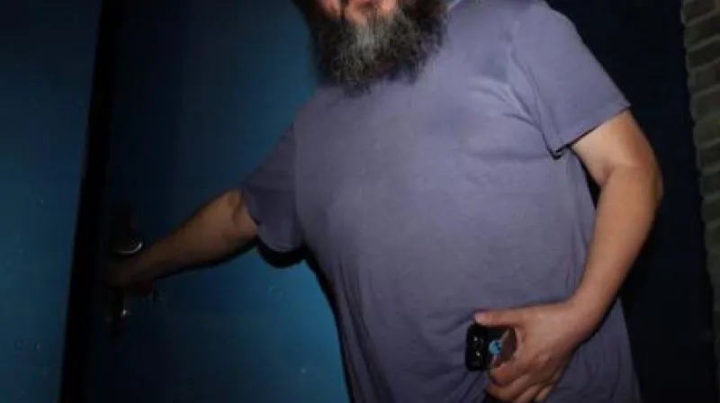 Aj Wej-wej před svým domem