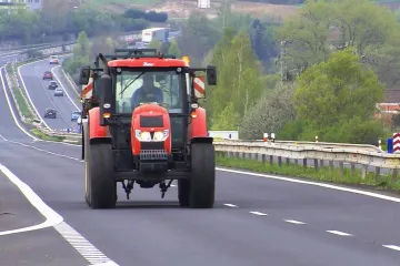 Už žádné traktory, cyklisté ani chodci. Od Mostu k Bílině se má jezdit až 110 km/h