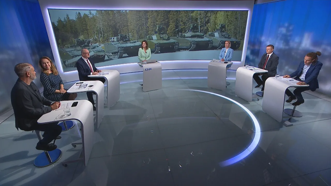 Hosté Událostí, komentářů probrali výdaje na obranu a summit NATO