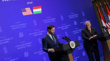 Americký viceprezident JD Vance (vlevo) a maďarský premiér Viktor Orbán (vpravo)